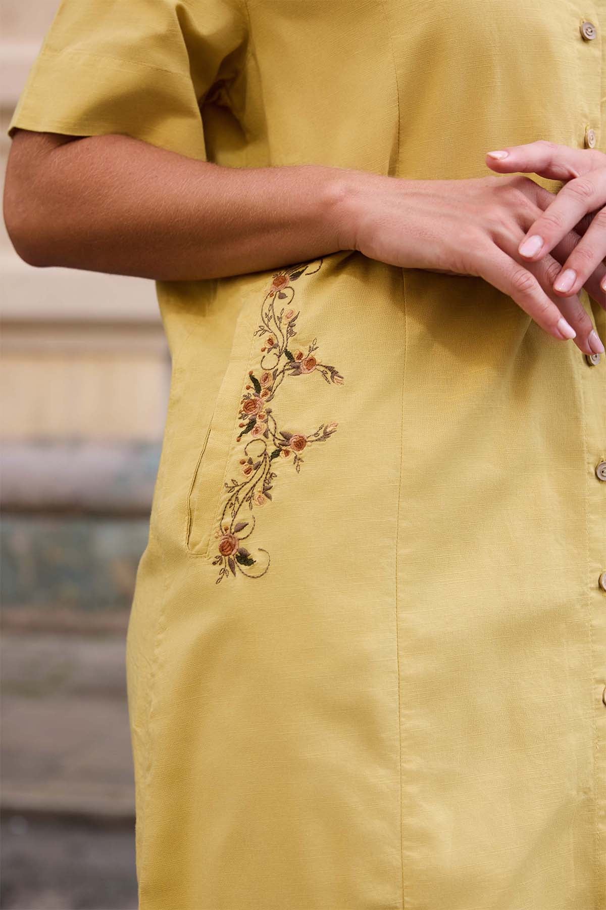 Linnevra Dress