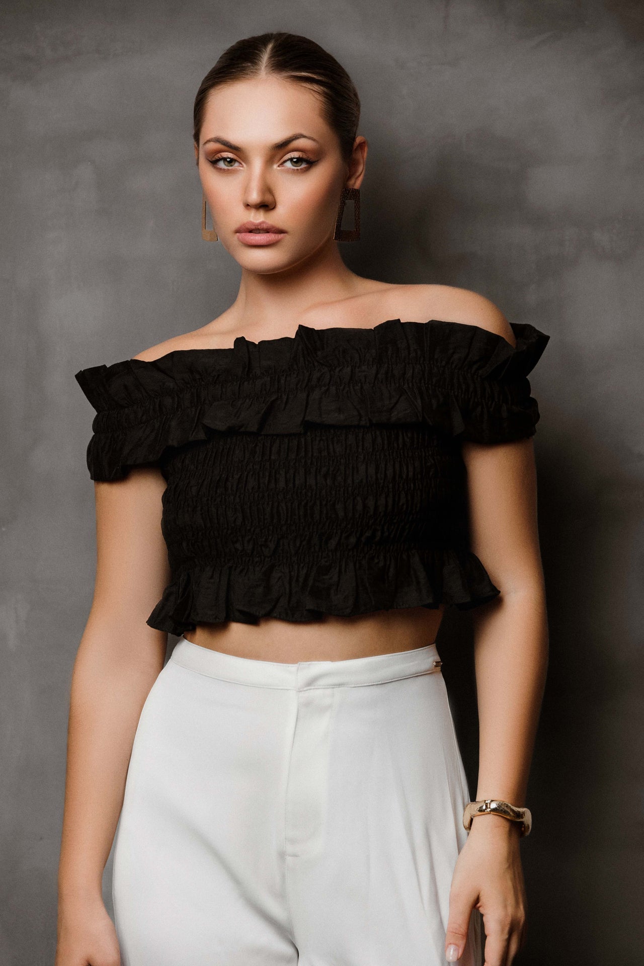 Atelier Off-shoulder Crop