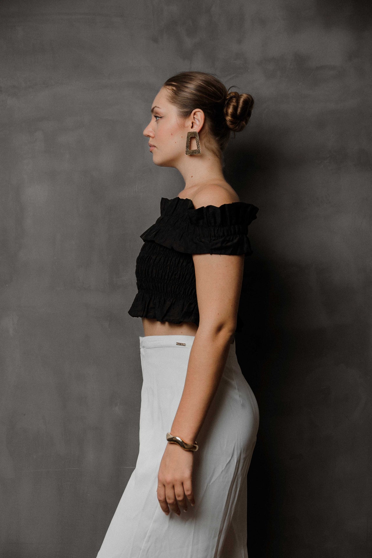 Atelier Off-shoulder Crop